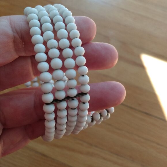 Vintage White Milk Glass Bracelet Beaded Wrap Cuff Expandable MCM Rockabilly Ret - Picture 5 of 7